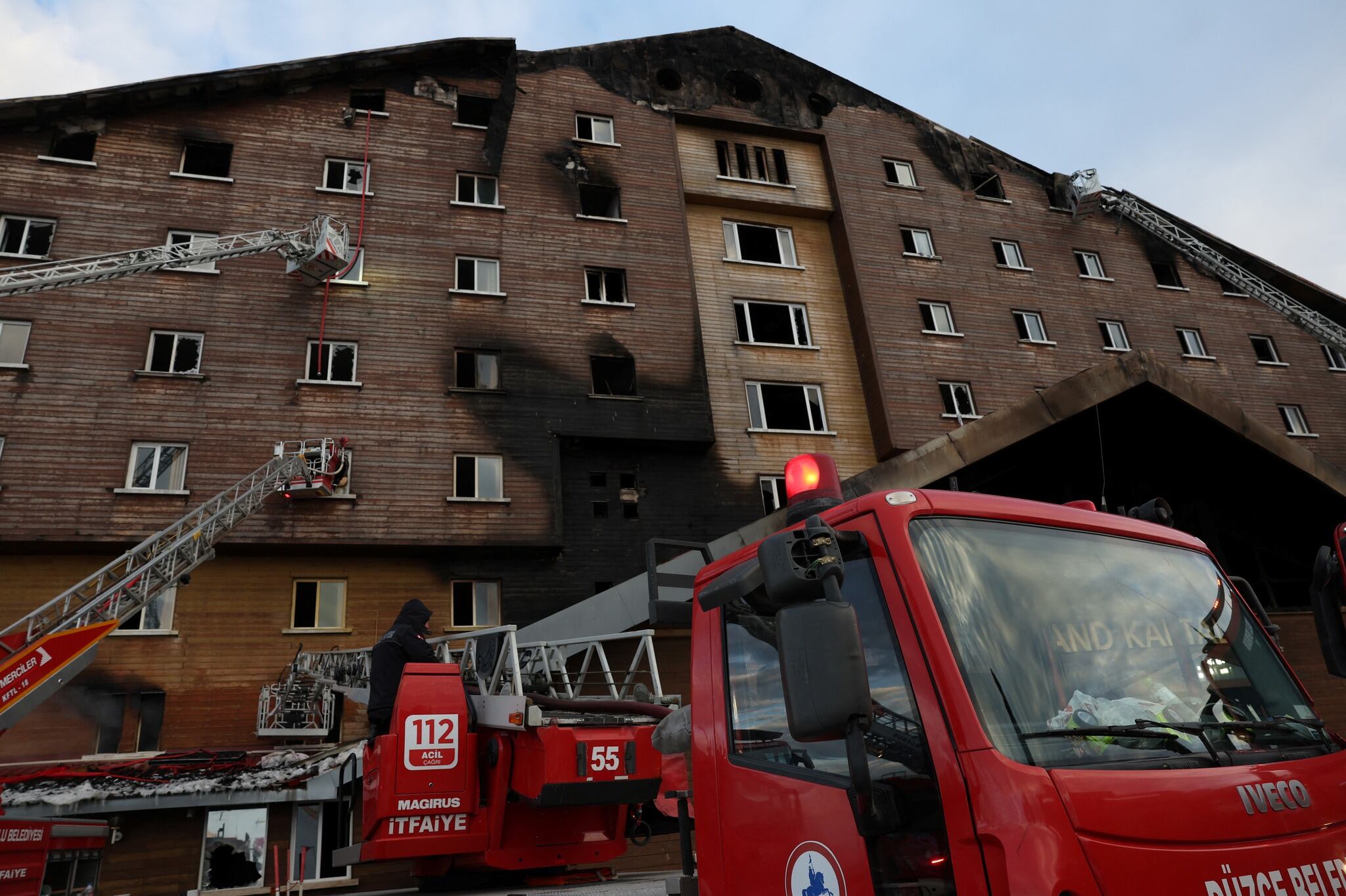 Turquía: incendio en estación de esquí deja 66 muertos