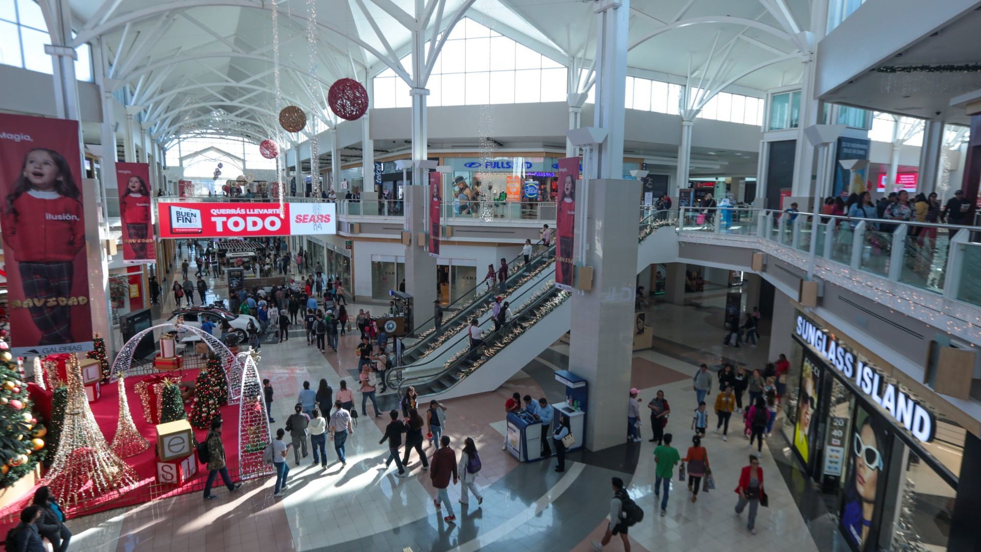 Centros comerciales durante este fin de semana largo en que se lleva a cabo el Buen Fin 2023