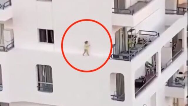 La bebé corrió más de una vez arriesgando su vida.