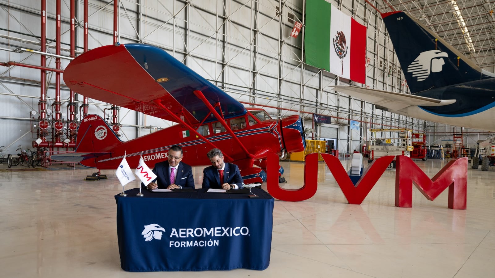 Alianza entre Aeroméxico Formación y la UVM