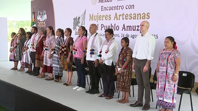 Claudia Sheinbaum respalda a mujeres artesanas en asamblea en Xochistlahuaca, Guerrero