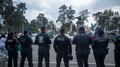 Cuando ellos destruyen por futbol son apasionados; cuando ellas protestan son locas
