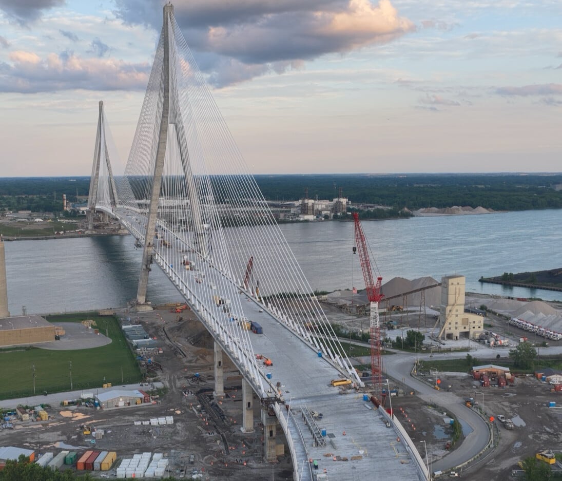 Trump frena puente con Canadá hasta recibir “compensación completa”