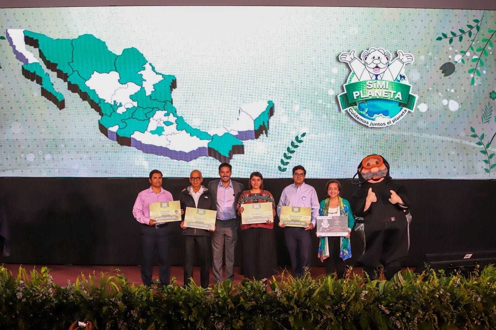 Farmacias Similares y Dr. Simi entregan 25 millones de pesos para conservar arrecifes