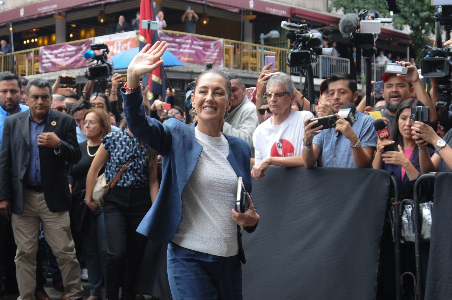 Claudia Sheinbaum se reúne con papás de los 43 normalistas de Ayotzinapa