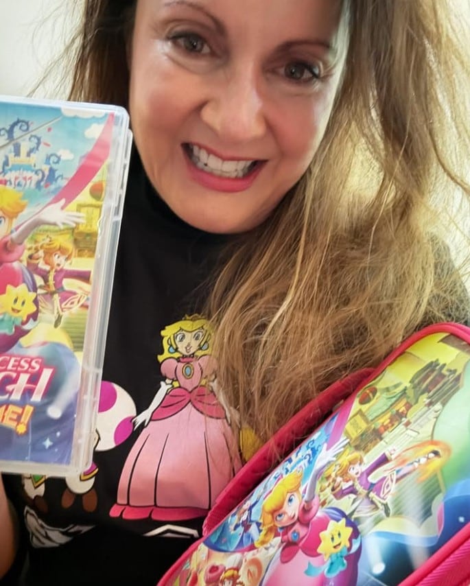 Samantha Kelly, voz de Peach y Toad