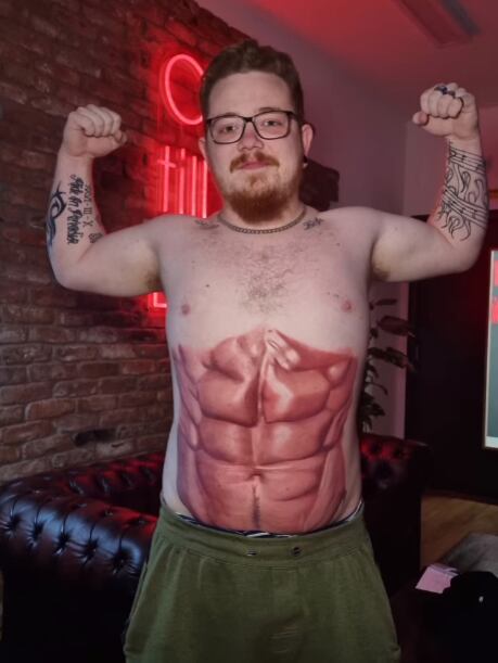 Tatuaje de "abdomen de acero"