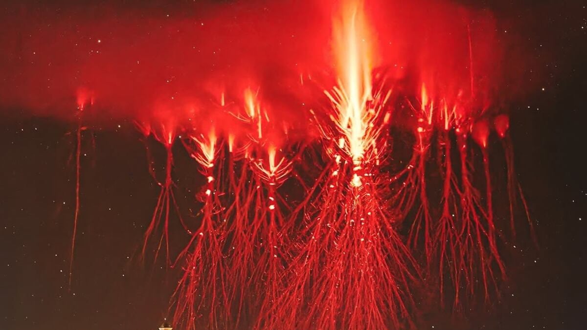 Florian Riou capta “red sprites”, destellos rojos en el cielo de Francia