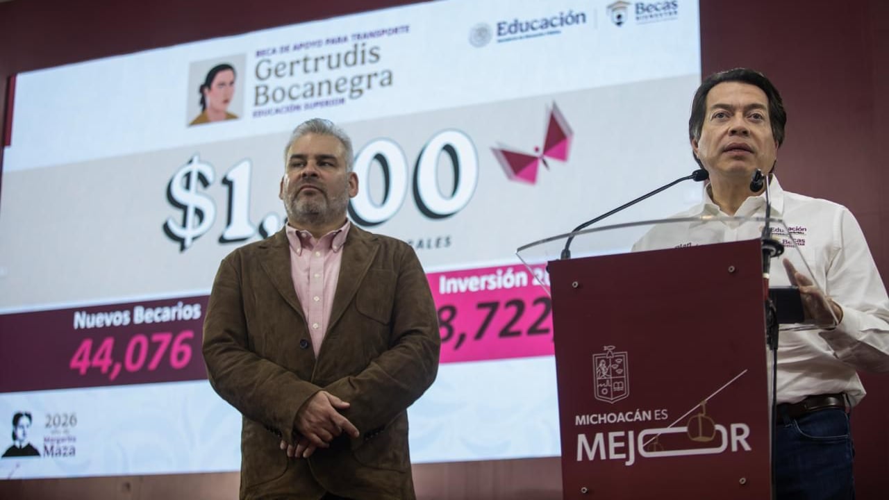 SEP entrega beca Gertrudis Bocanegra a 44 mil universitarios de Michoacán