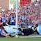Jugó el fin de semana en la Premier League, sufrió fuerte golpe y hoy está en coma