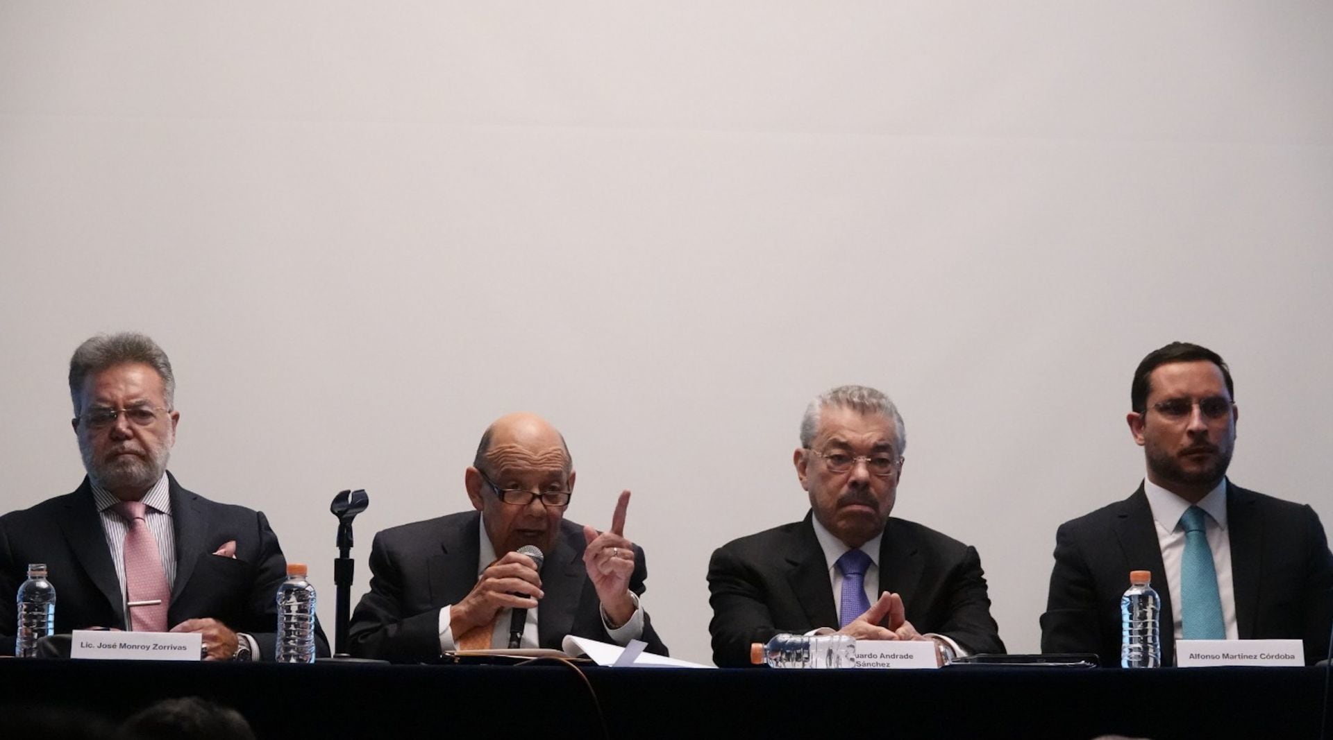 Equipo legal de la ministra Yasmín Esquivel