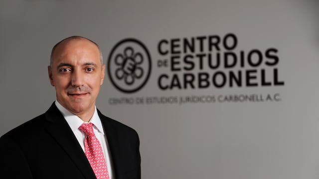 Miguel Carbonell, jurista plagiado por la ministra Yasmín Esquivel