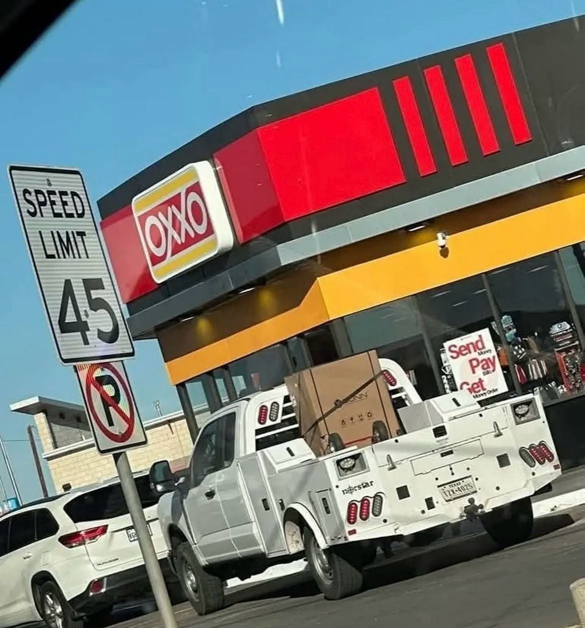 Foto del primer Oxxo en Estados Unidos
