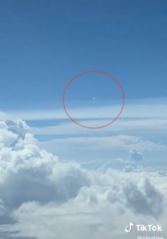 OVNI que se ve desde el avión