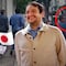Cachan a Andrés Manuel López Beltrán saliendo de tienda Prada en Tokio, Japón