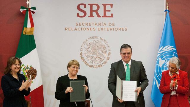 Michelle Bachelet, Marcelo Ebrard, Olga Sánchez Cordero y Martha Delgado durante la firma del acuerdo para caso Ayotzinapa.