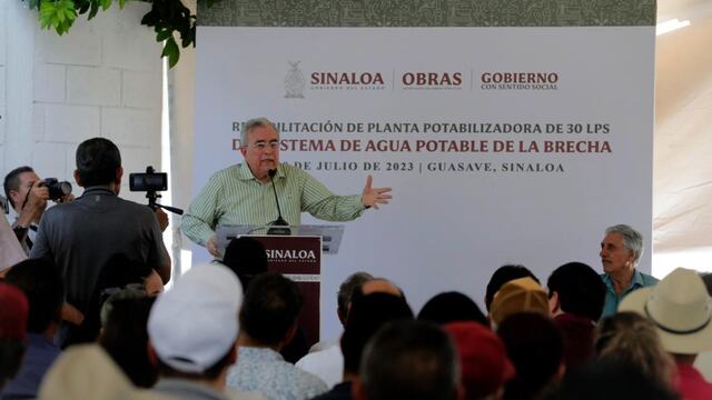 Rocha lleva obras de beneficio social al área rural de Guasave