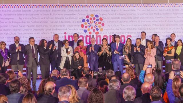 Xóchitl Gálvez junto a su equipo que coordinará las Mesas de Trabajo rumbo a las Elecciones 2024