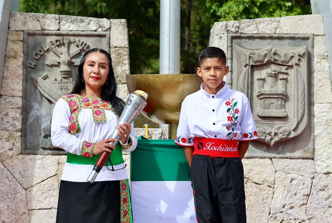 Lorena Cuéllar entrega fuego simbólico de Independencia a los 60 municipios de Tlaxcala