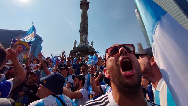 Aficionados de Argentina celebran en el Ángel de la Independencia