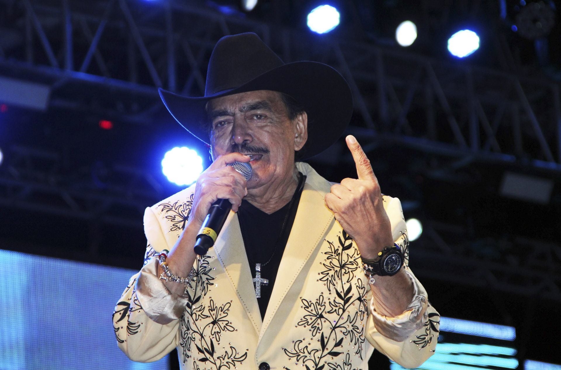 Joan Sebastian, cantante.