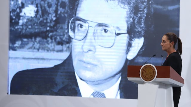 Ernesto Zedillo, ex presidente de México, apareció en la conferencia matutina de la presidenta de México, Claudia Sheinbaum, mientras se transmite un video sobre el Fobaproa