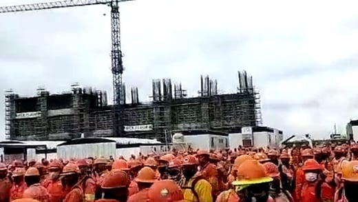 Dos Bocas: Paran obreros por explotación laboral