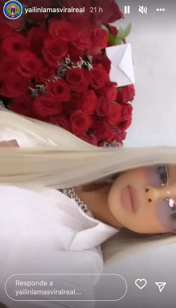 Yailin La Más Viral presume ramo de rosas