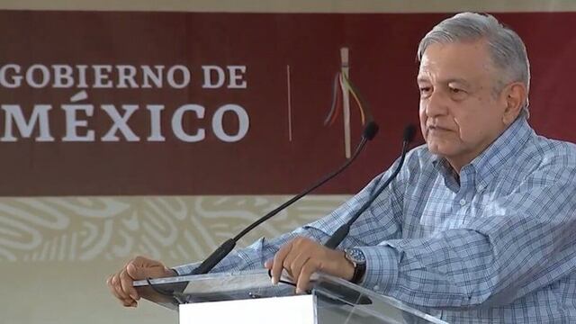 Andrés Manuel López Obrador durante el encuentro con indígenas Guarijíos.