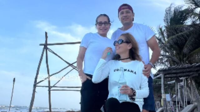 Yolanda Andrade con sus hermanos en Mazatlán