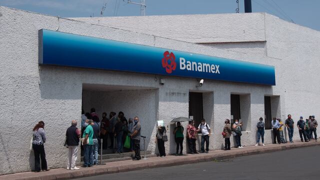 Banamex multado por la Cofece