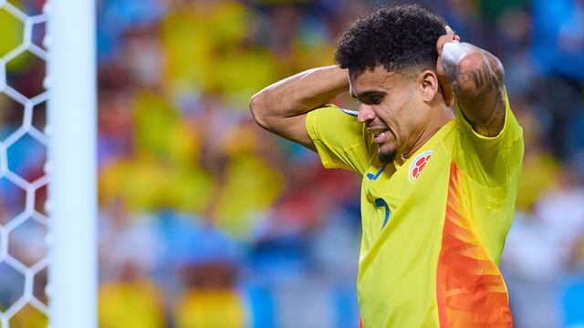 Lo tunden por hipócrita: Luis Diaz lloró en la misa de Diogo Jota pero fans terminaron criticándolo