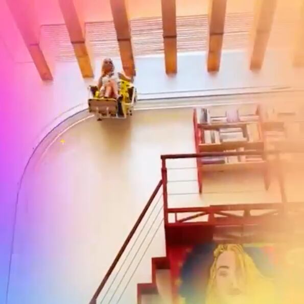 Amparo Serrano, silla elevadora en casa