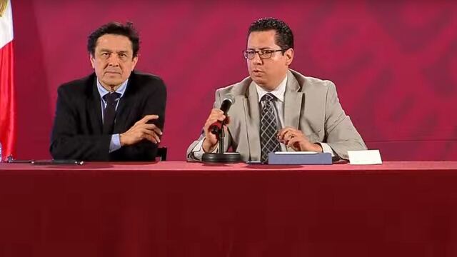 Gustavo Reyes Terán y José Luis Alomía en conferencia.