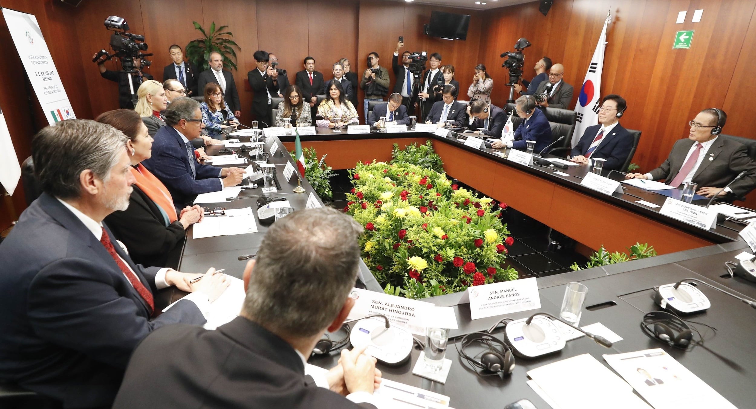 Lee Jae-myung extiende invitación a Higinio Martínez para visitar Corea del Sur