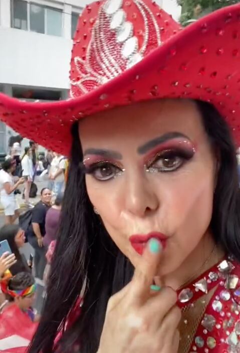 Maribel Guardia en la marcha LGBT
