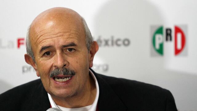 El exgobernador michoacano <span>dijo que "una cosa es el ejercicio político sujeto al escrutinio de los medios, y algo muy distinto es la cobarde pluma que desde la comodidad del ' me dijeron'".</span>