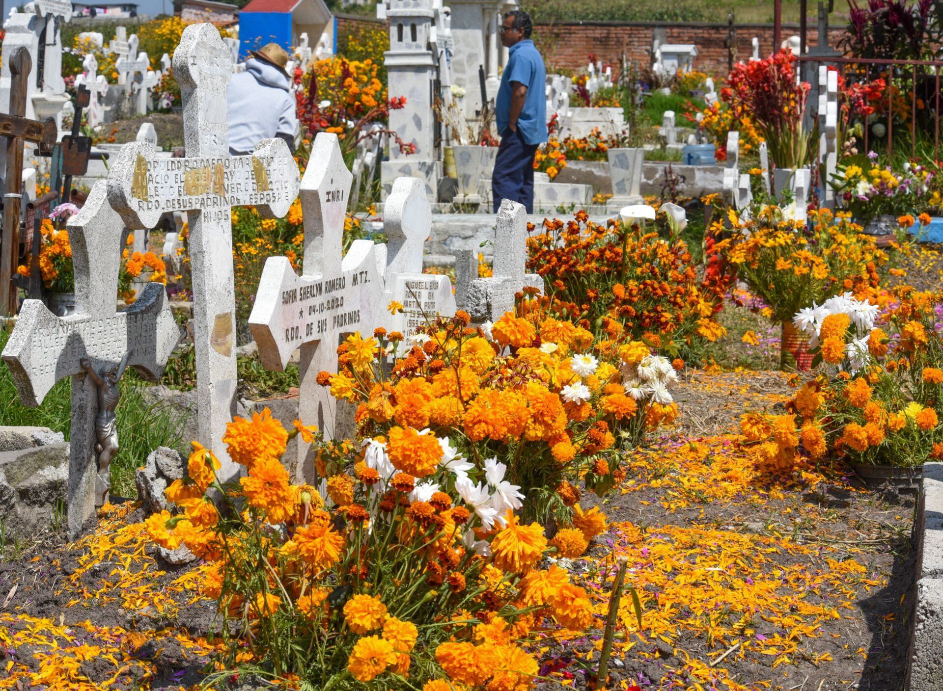 Tumba arreglada para el Día de Muertos