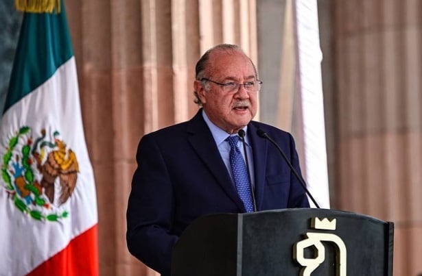 Javier Luis Navarro Velasco en representación de Samuel García en el desfile del 16 de septiembre