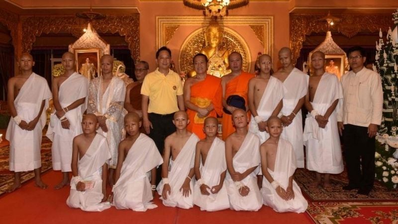 Niños viven 9 días como monjes