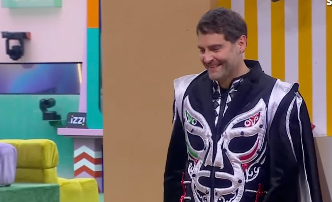 Memo Schutz usó un traje con temática de lucha libre para la final de La Casa de los Famosos México 2026
