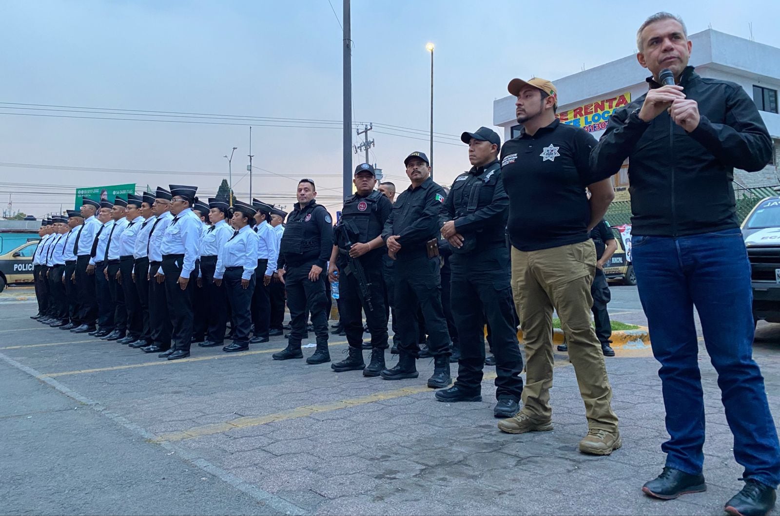 Ciudadanos supervisan operativo de seguridad en Ecatepec