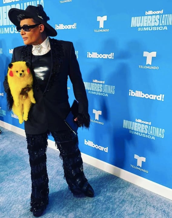 Eduardo Antonio tiñe a su perro