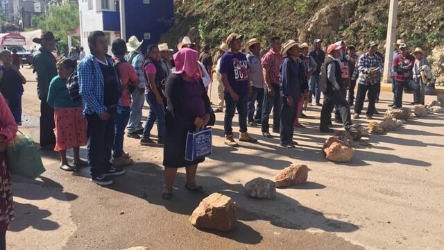 Bloqueo de campesinos por falta de fertilizante.