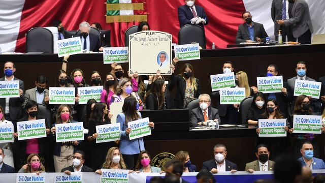 Adela Micha llamó vulgar al regalo de los panistas a Jorge Alcocer