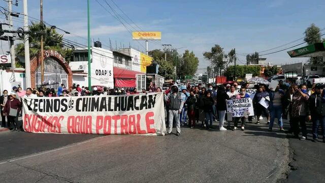 Bloquean Avenida del Peñón en Chimalhuacán, Estado de México; se manifiestan por falta de agua