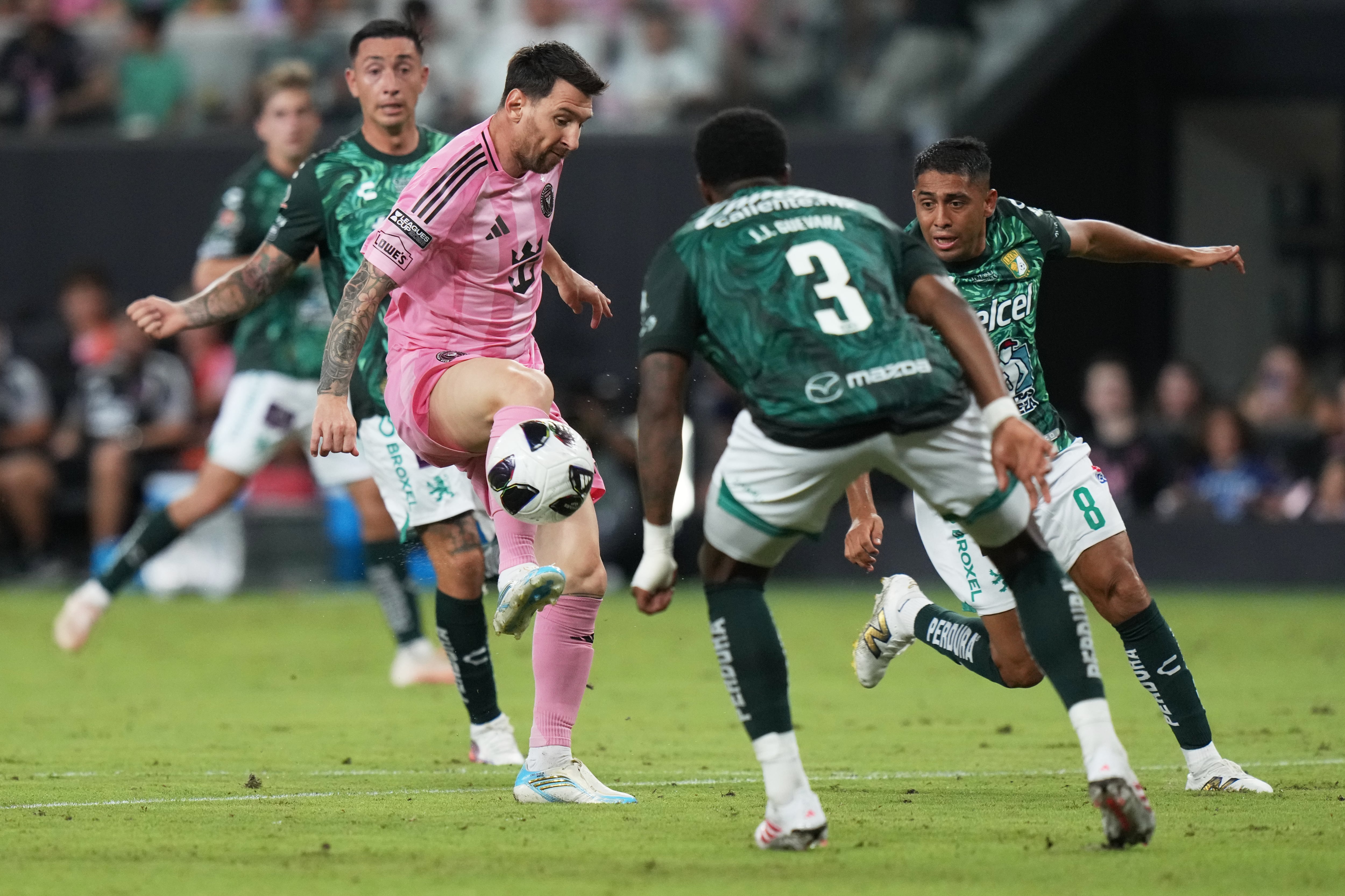 Lionel Messi reapareció en la cancha tras la muerte de su padre