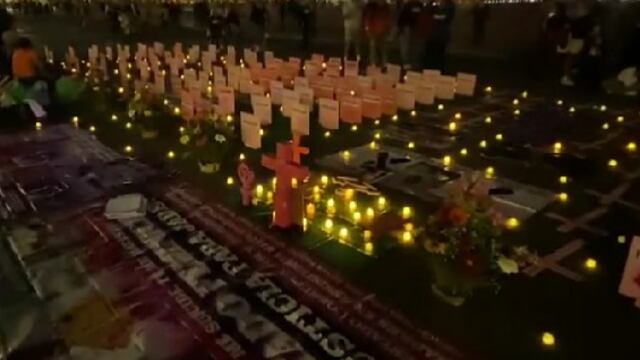 El triste cementerio instalado frente a Palacio Nacional, la casa de AMLO