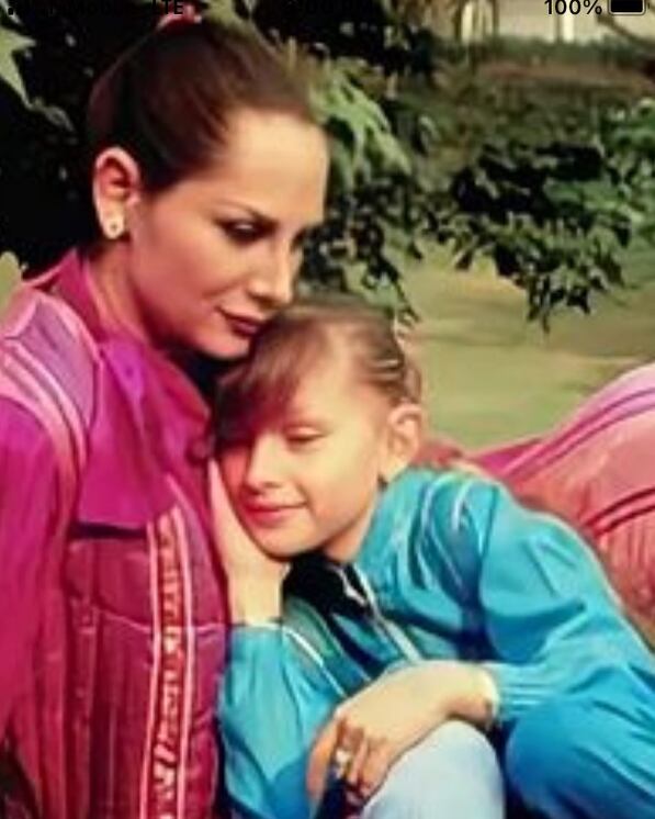 Paulina Rubio con su mamá Susana Dosamantes