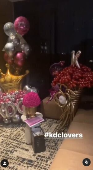 Kate del Castillo celebra su cumpleaños con chela y cheetos